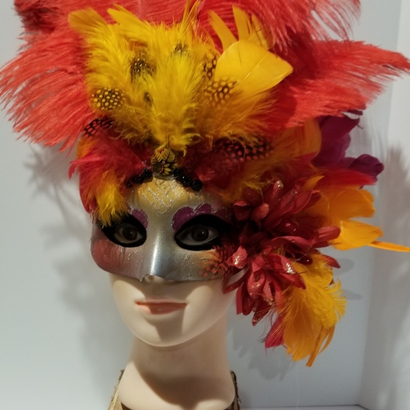 902 Mardi Gras masks - Picture 3 of 3